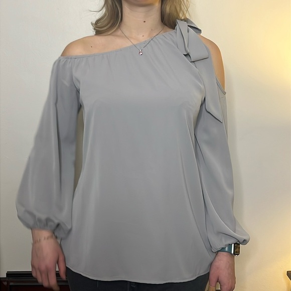 Beautiful gray flowy blouse - EUC! $22! Originally $38 - Picture 3 of 7